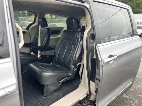 2017 Chrysler Pacifica Touring-L Plus