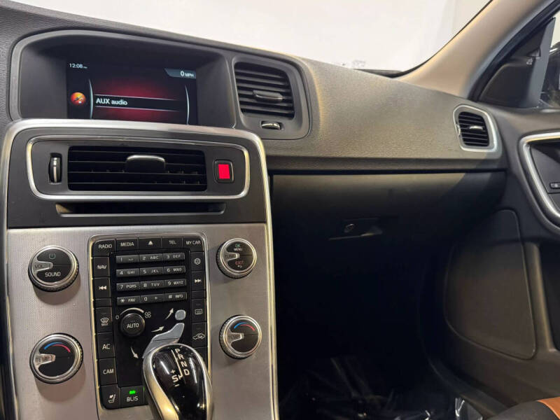 2017 Volvo V60 Cross Country T5 Premier