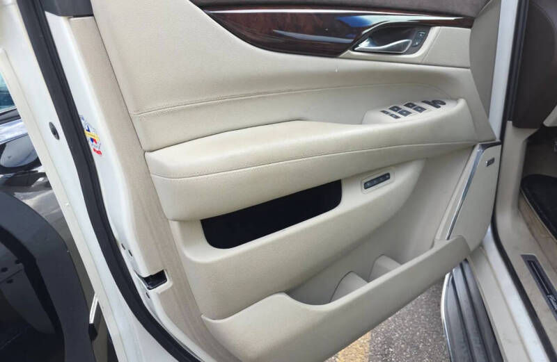 2015 Cadillac Escalade Luxury