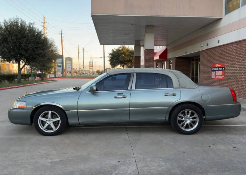 2005 Lincoln Town Car Signature