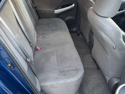 2010 Toyota Prius III