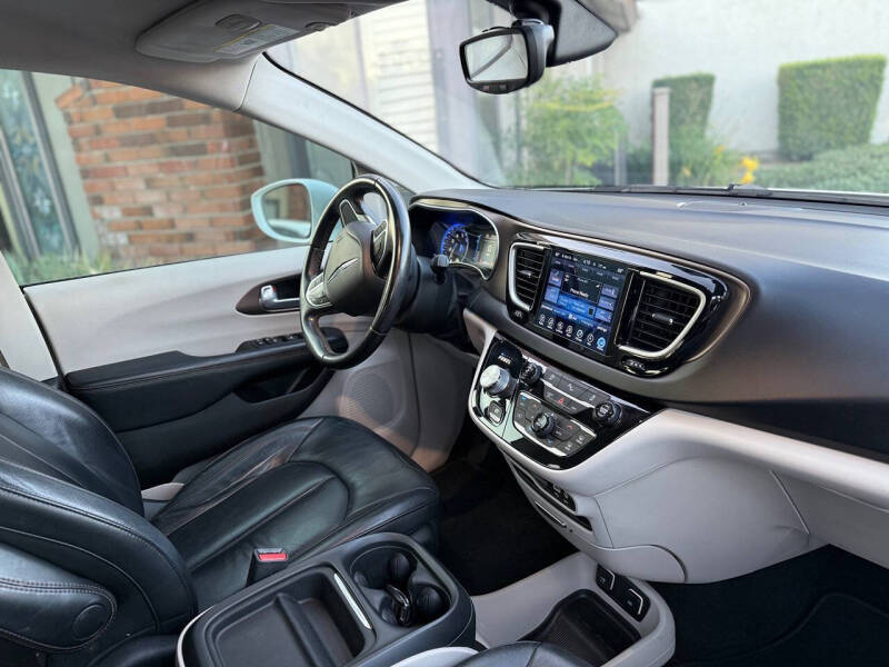 2017 Chrysler Pacifica Touring-L