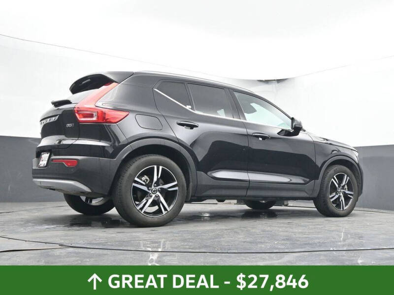 2025 Volvo XC40 B5 Core Bright Theme
