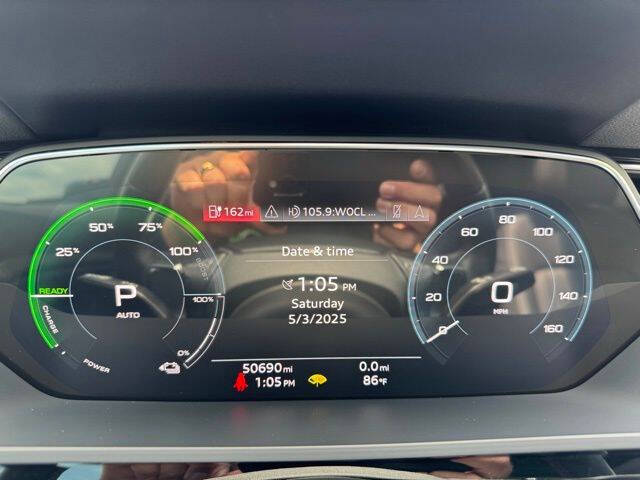 2022 Audi e-tron quattro Premium