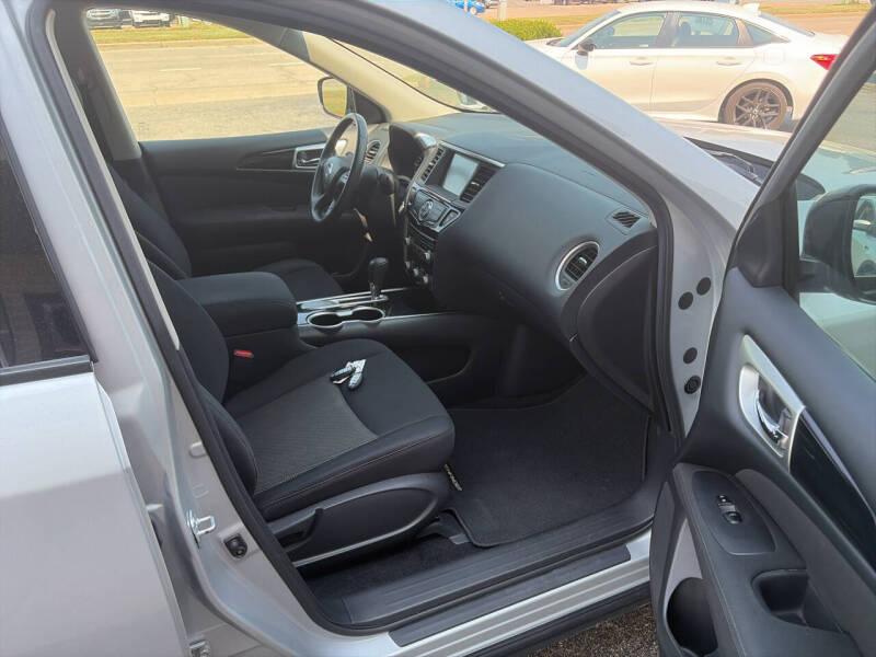 2017 Nissan Pathfinder SL