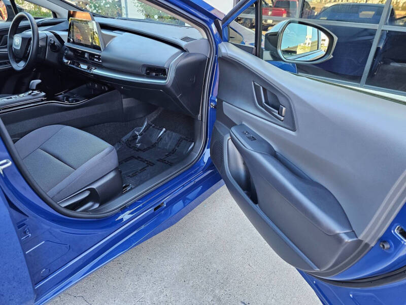 2023 Toyota Prius LE