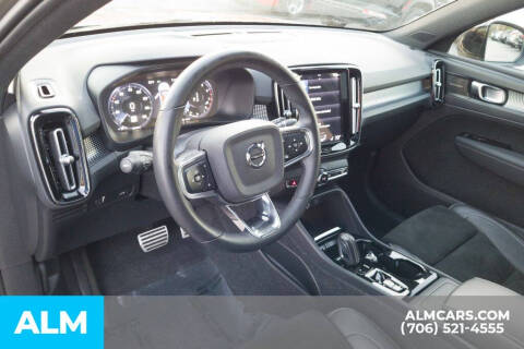 2022 Volvo XC40 T5 R-Design