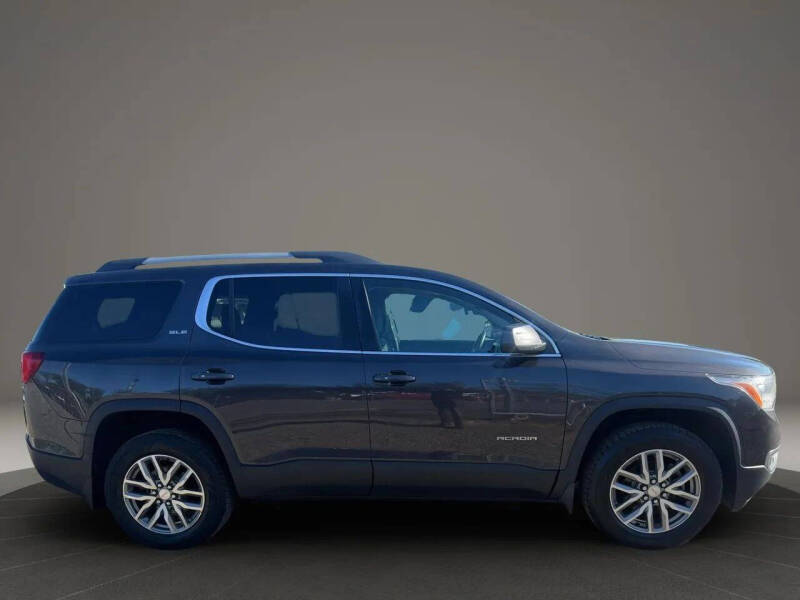 2017 GMC Acadia SLE-2
