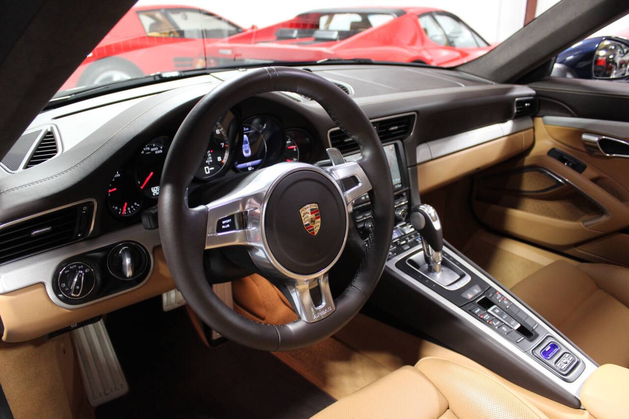 2015 Porsche 911 16
