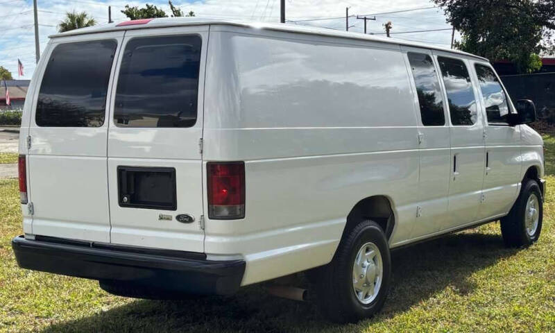 2011 Ford E-Series E-350 SD