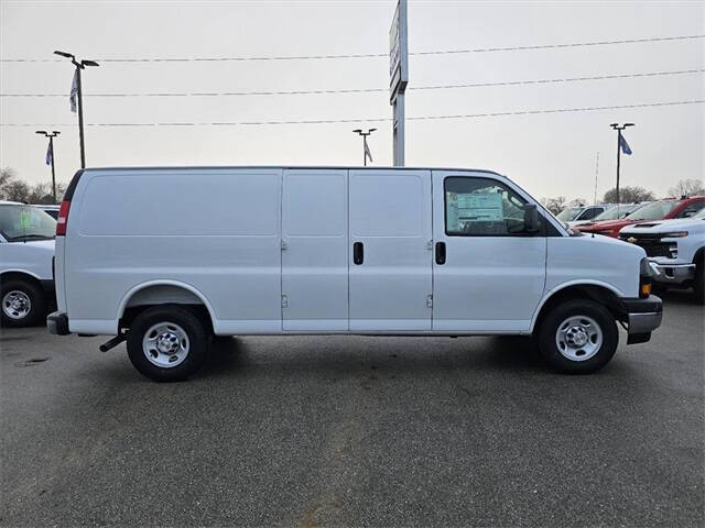 2025 Chevrolet Express 3500