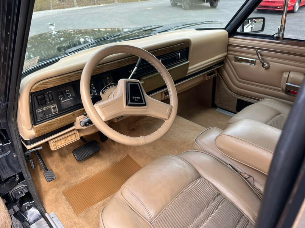 1990 Jeep Grand Wagoneer 21