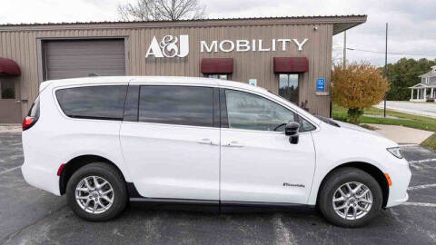 2024 Chrysler Pacifica Touring L