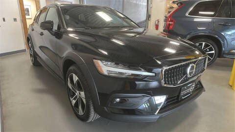 2024 Volvo V60 Cross Country B5 Plus