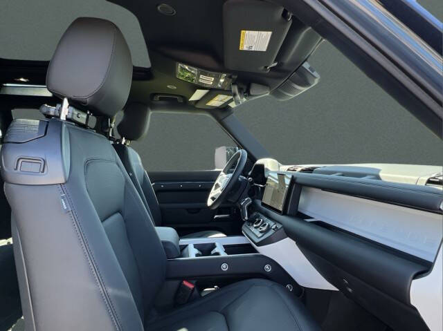 2025 Land Rover Defender 90 P400 X-Dynamic SE