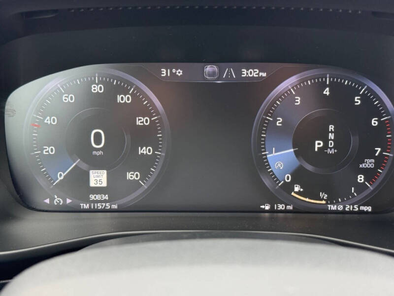 2022 Volvo XC40 T5 Momentum