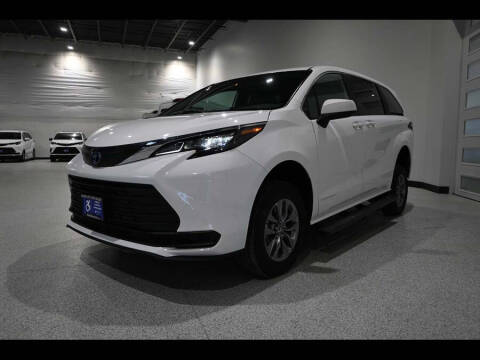 2025 Toyota Sienna LE 8-Passenger