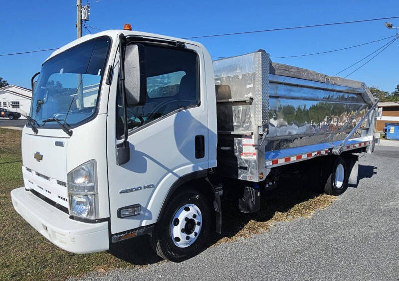 2017 Chevrolet Low Cab Forward Base's photo