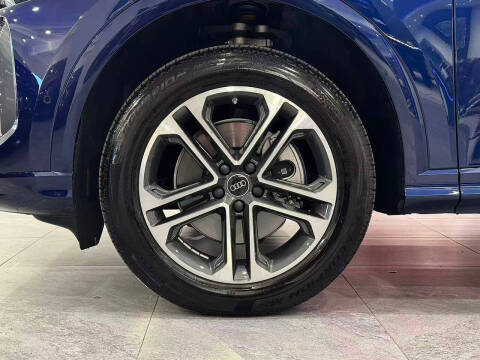 2025 Audi Q5 quattro Premium TFSI