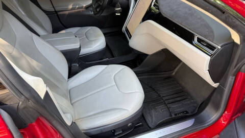2015 Tesla Model S 70D