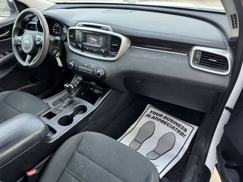 2017 Kia Sorento LX