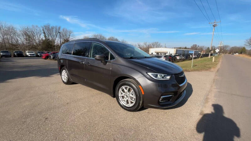 2022 Chrysler Pacifica Touring L photo 6