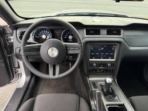 2012 Ford Mustang V6