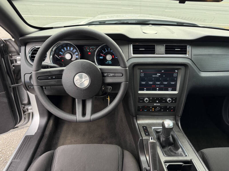 2012 Ford Mustang V6