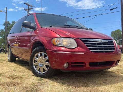 2005 Chrysler Town and Country for sale at Cash Car Outlet in Mckinney TX