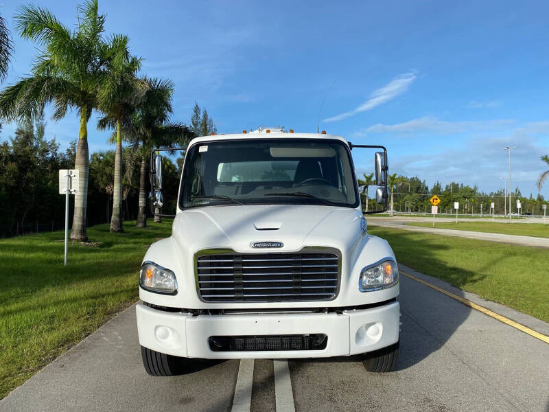 2015 Freightliner M2 106