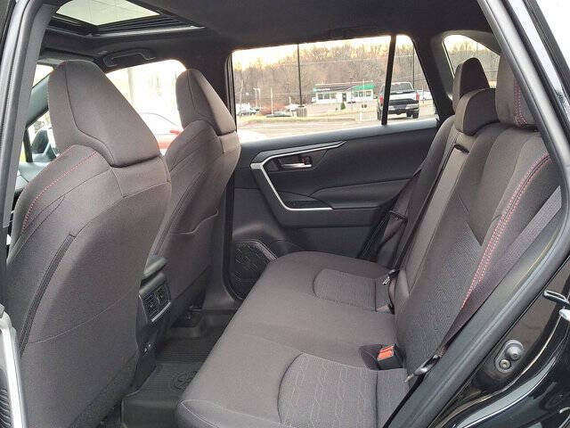 2025 Toyota RAV4 Plug-in Hybrid SE