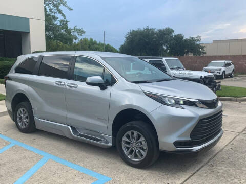 2024 Toyota Sienna LE 8-Passenger