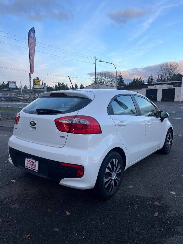 2016 Kia Rio 5-Door LX