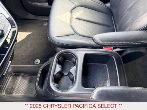 2025 Chrysler Pacifica Select