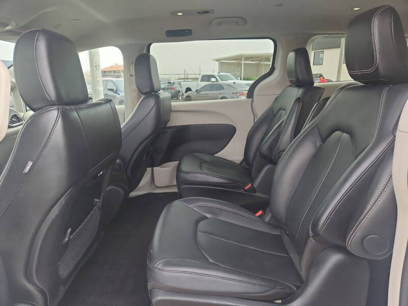 2024 Chrysler Pacifica Plug-In Hybrid Select