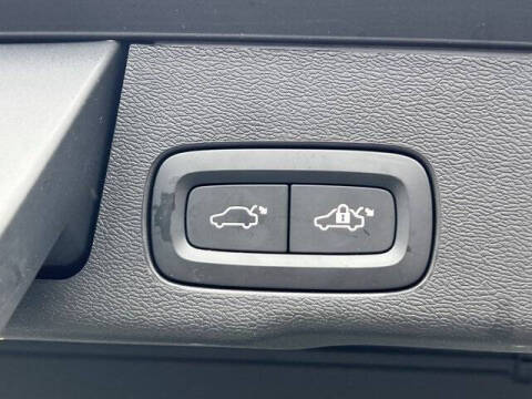 2022 Volvo XC60 B5 Inscription