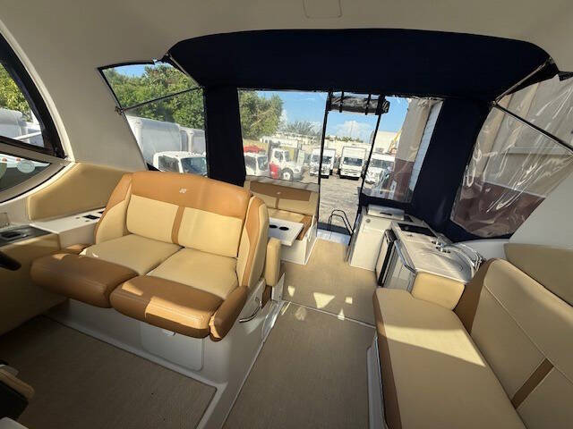 2012 Four Winns V305