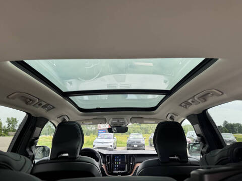 2024 Volvo XC60 B5 Plus Dark Theme