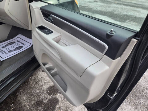 2011 Volkswagen Routan SEL