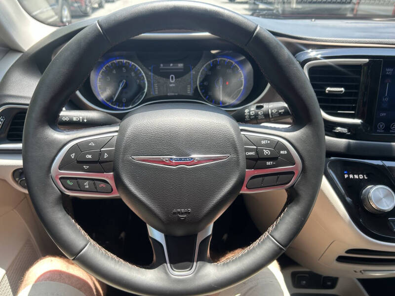 2017 Chrysler Pacifica Touring-L