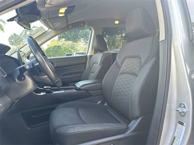 2024 Nissan Pathfinder SV