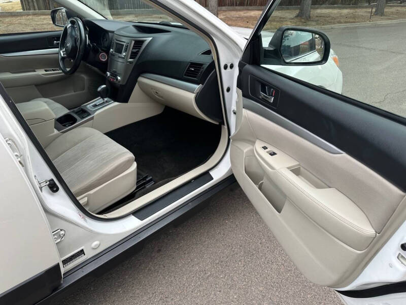 Image 9 of 2014 Subaru Outback 2.5i Premium