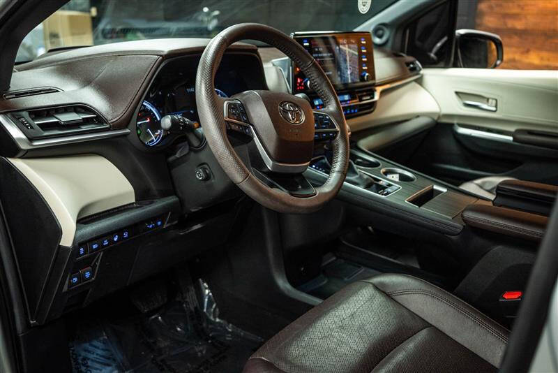 2023 Toyota Sienna Platinum 7-Passenger