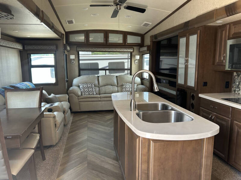 2016 CEDAR CREEK 38EL