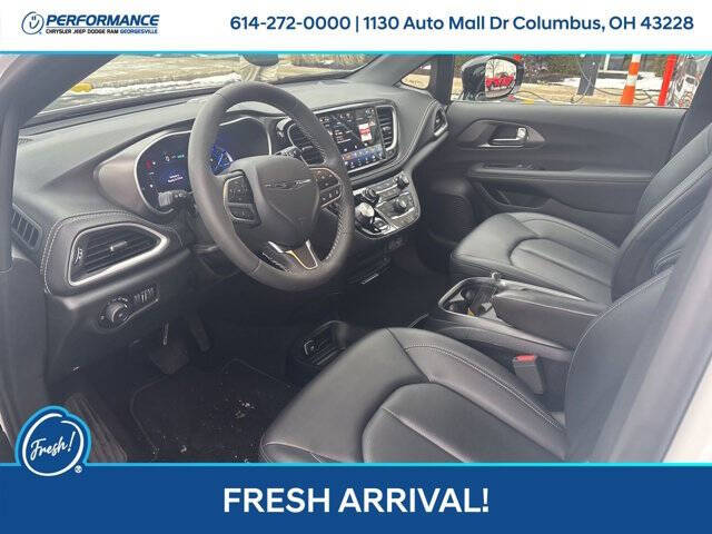 2025 Chrysler Pacifica Plug-In Hybrid Select