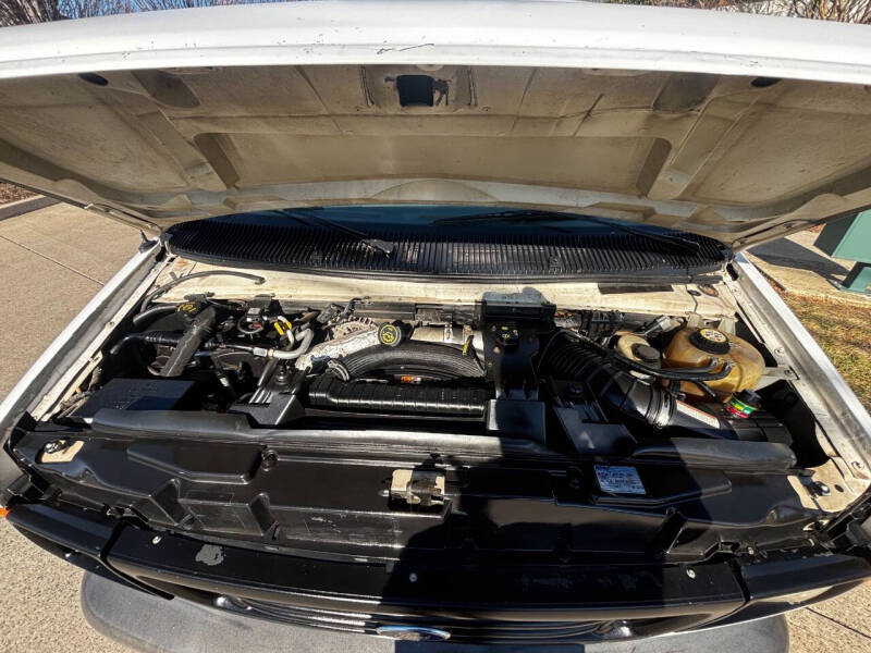 2004 Ford E-Series E-350 SD