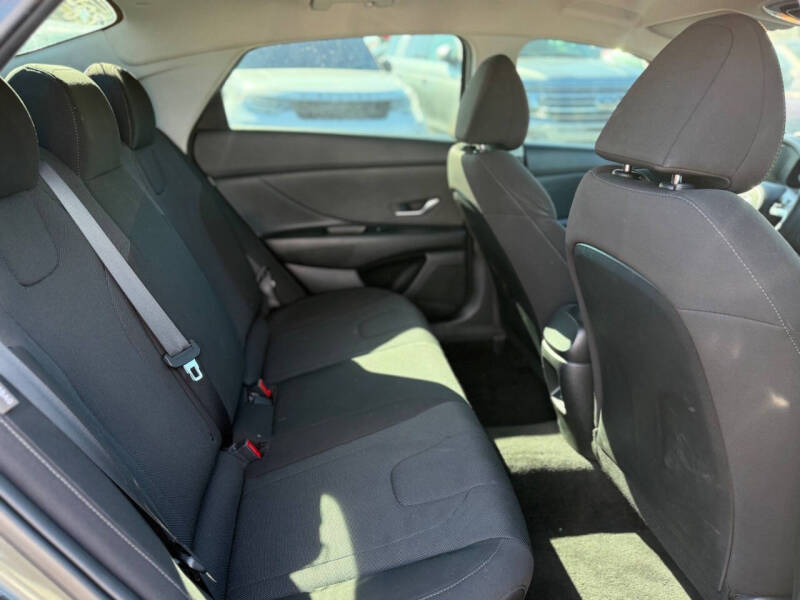 2024 Hyundai Elantra SE