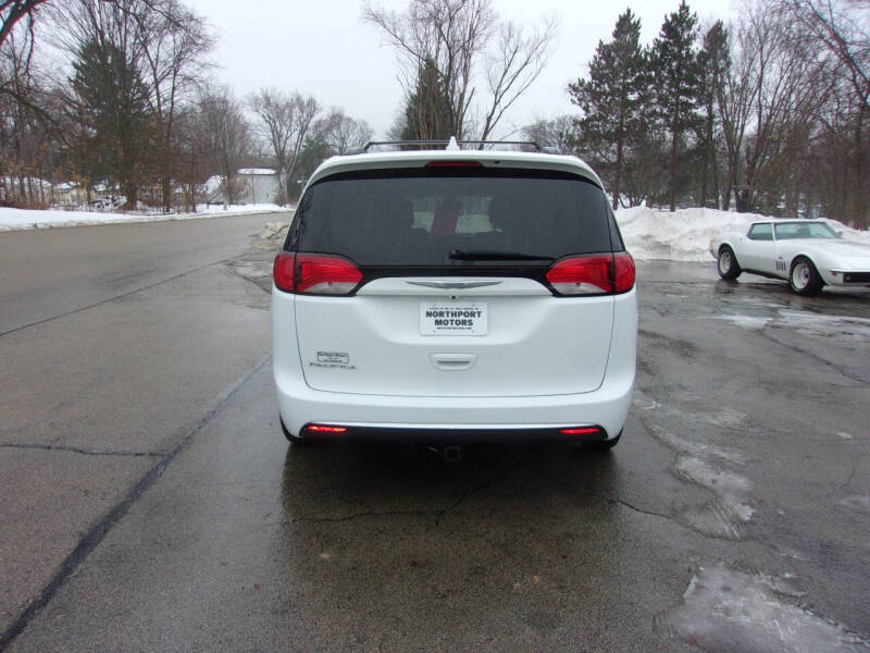 2017 Chrysler Pacifica Touring-L