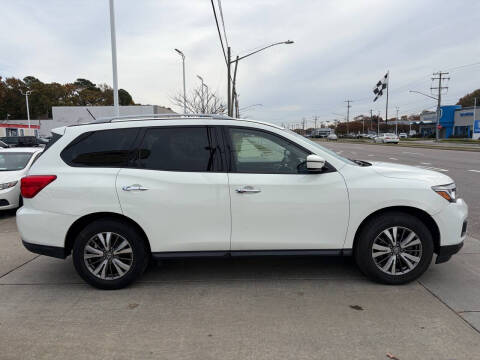 2018 Nissan Pathfinder SV