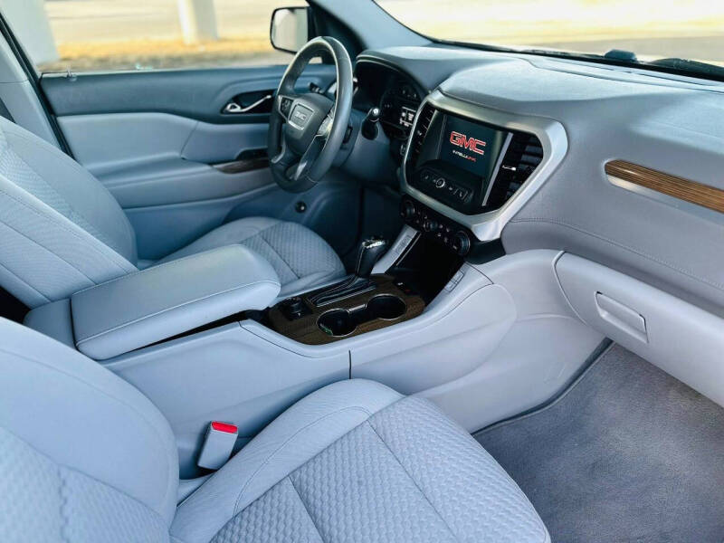 2017 GMC Acadia SLE-2